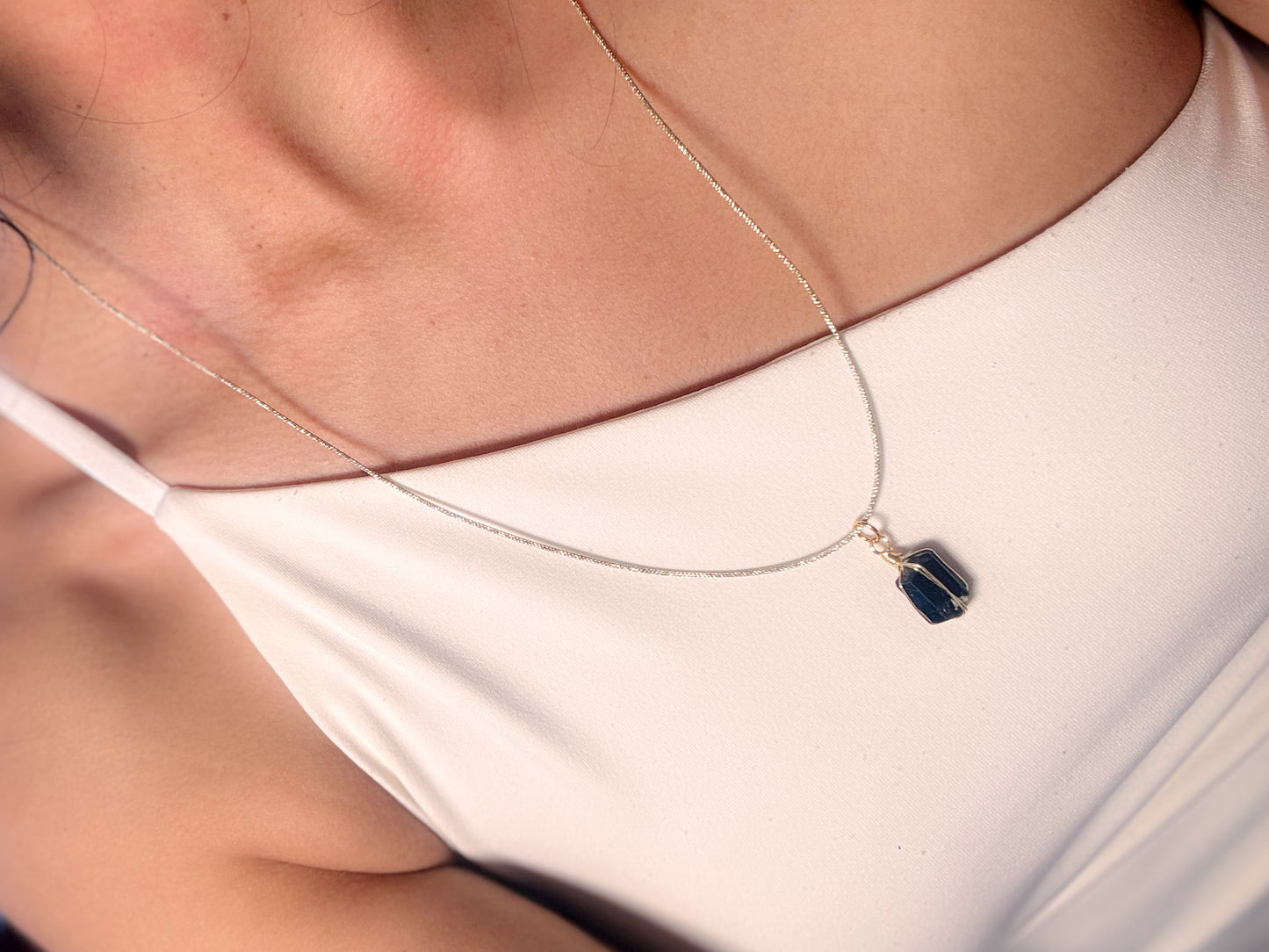 Aura. Collar de cordón con dije a elegir