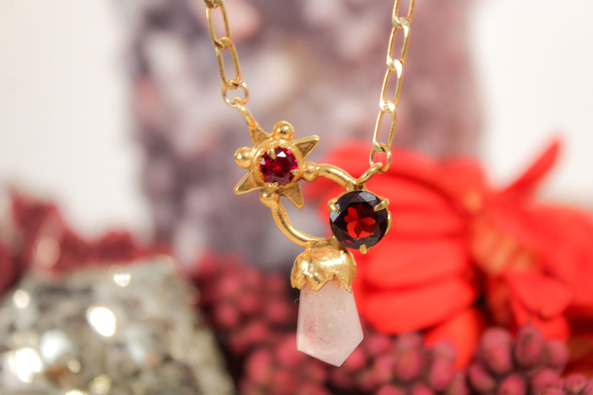 Collar granate, punta de kunzita y Swarovski