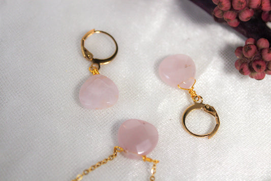 Aretes Huggies de cuarzo rosa