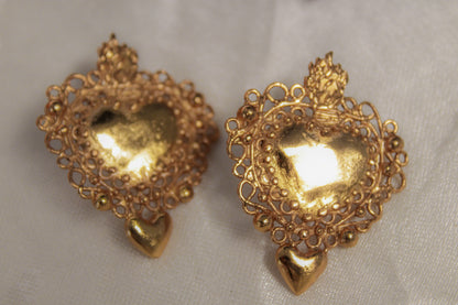 Aretes de corazón sagrado