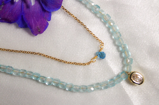 Collar minimalista de topacio azul