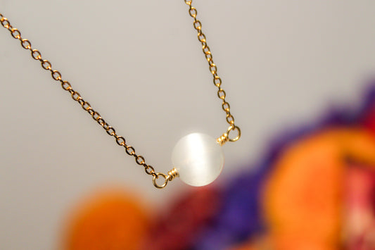Collar minimalista de selenita