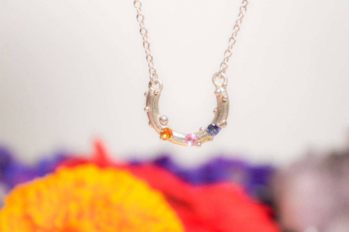 Collar de zafiro amarillo, azul y rosa en plata .925