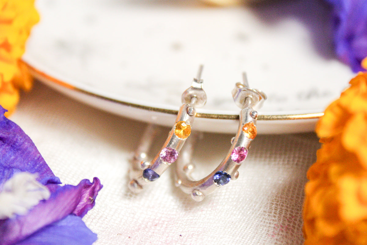 Arracadas de zafiro amarillo, azul y rosa en plata .925