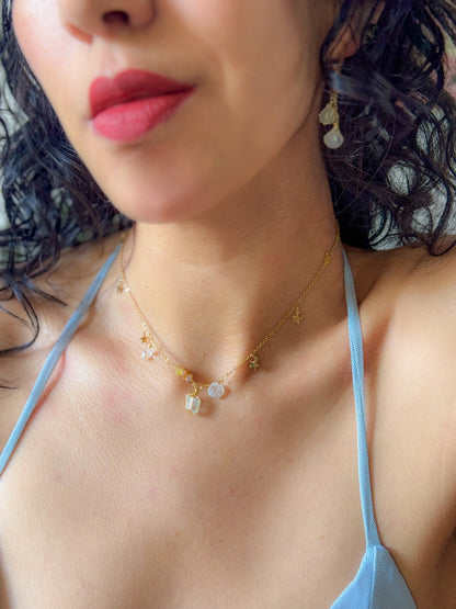 Alana. Collar con aguamarina, piedra luna, ópalo y swarovski