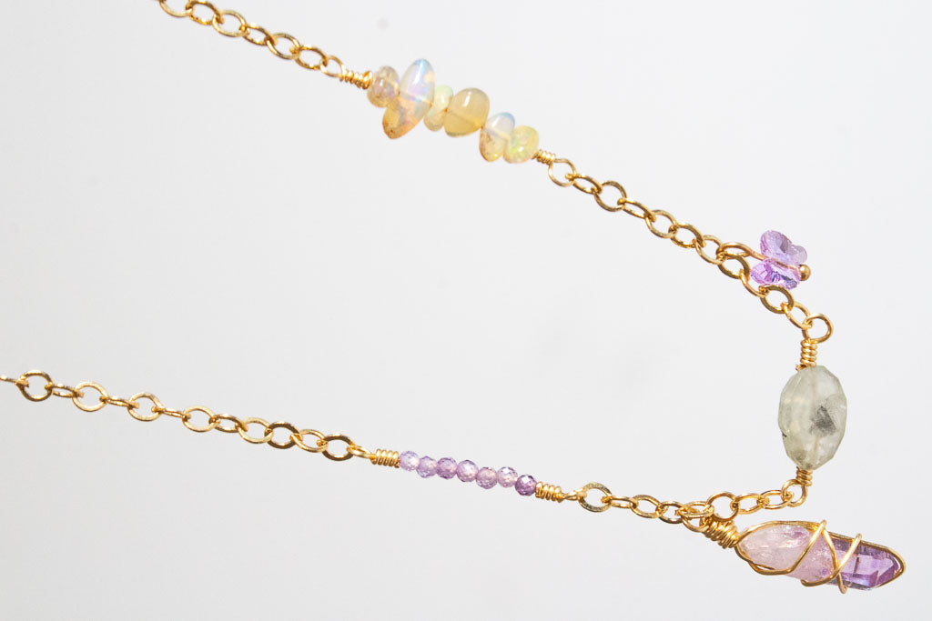 Brisa. Collar con zirconias, amatista, prenhita y ópalo