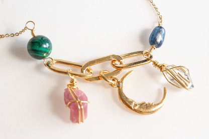 Runa. Collar de luna con cianita, malaquita, herkimer y turmalina rosa