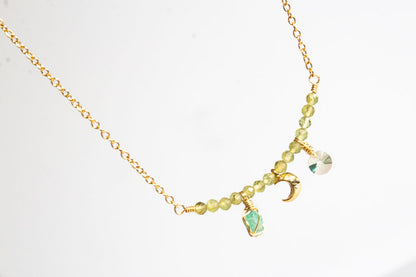 Alba. Collar con peridoto, esmeralda y luna
