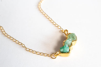 Renacer. Collar de esmeralda triple