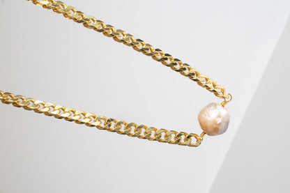 Vera. Collar de perla barroca