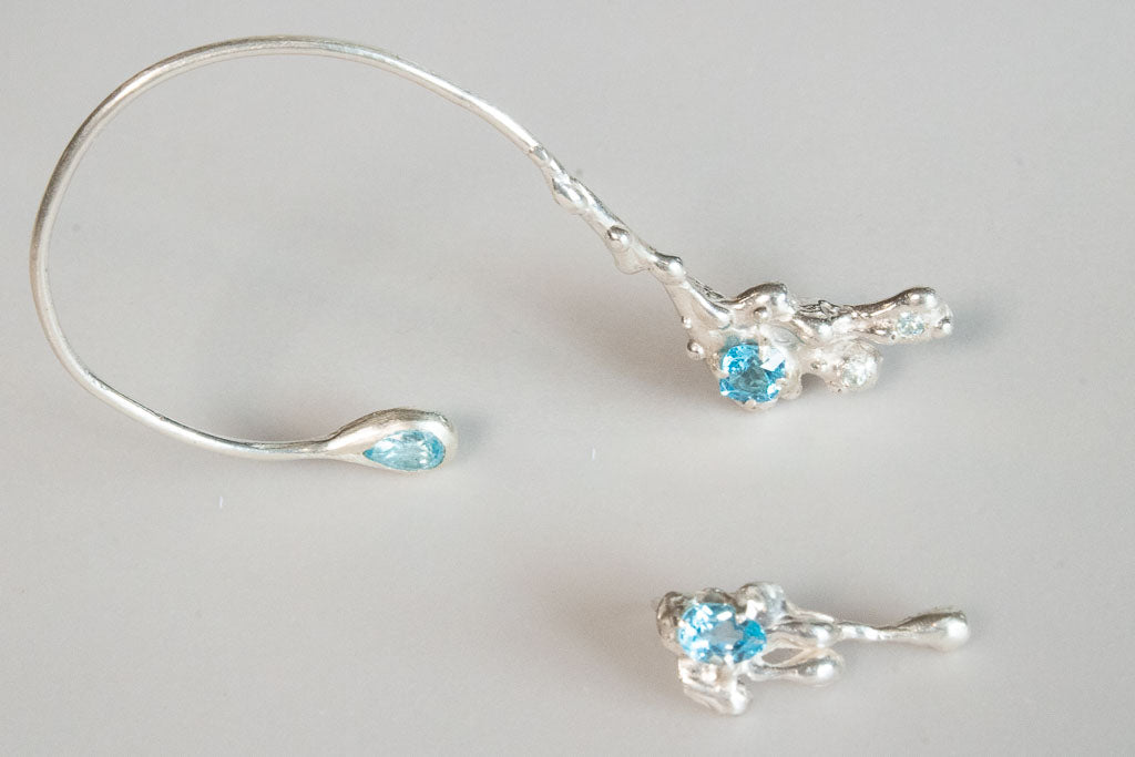 Ánima. Arete y ear climber con topacio azul