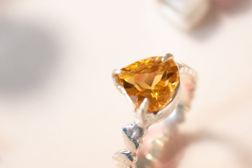Ximena. Anillo con corazón de citrino