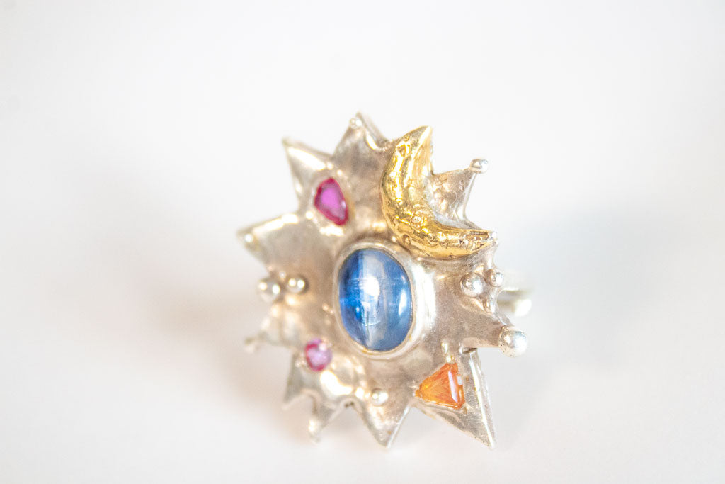 Estelar. Anillo de estrella con luna, cianita, rubí y citrino