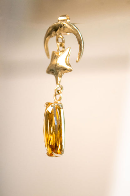 Iluminación. Aretes de luna y estrellas con citrino, ópalo y cornalina