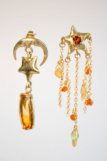 Iluminación. Aretes de luna y estrellas con citrino, ópalo y cornalina