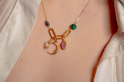 Runa. Collar de luna con cianita, malaquita, herkimer y turmalina rosa