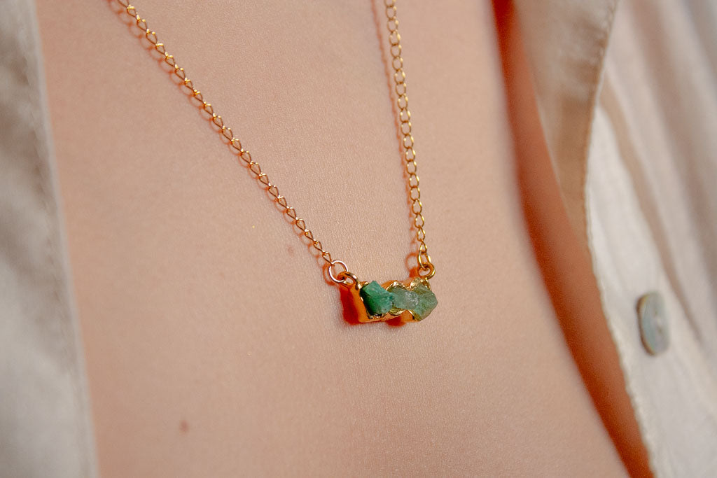 Renacer. Collar de esmeralda triple