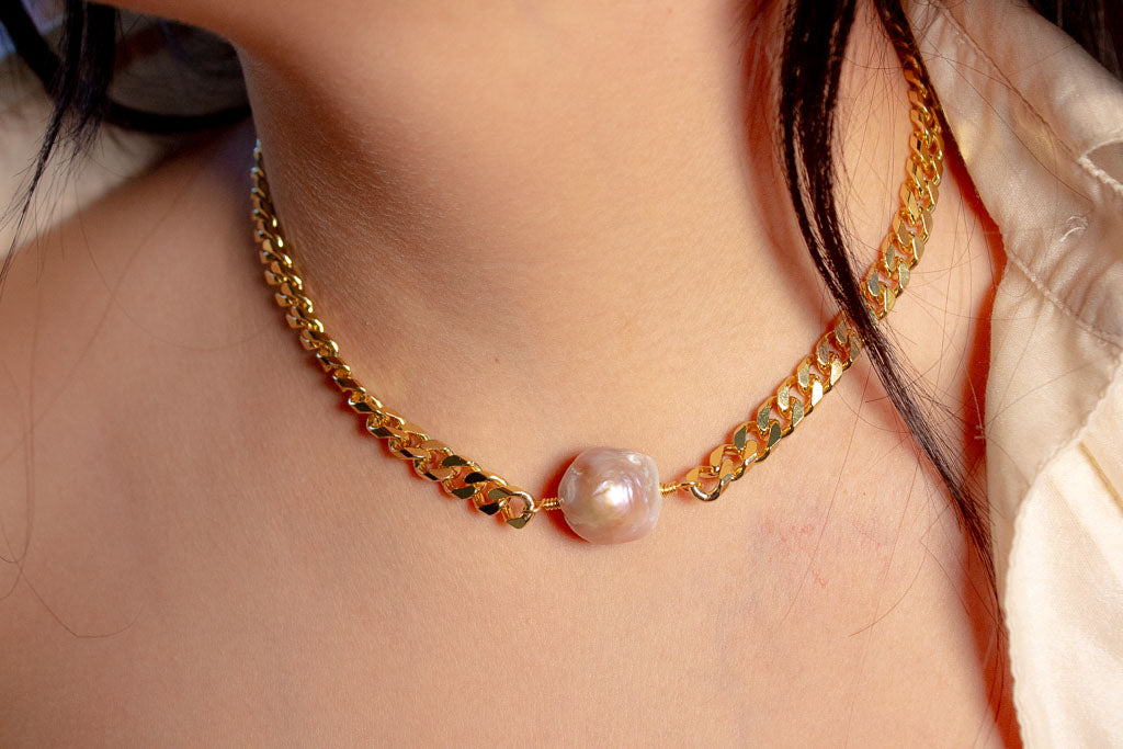 Vera. Collar de perla barroca