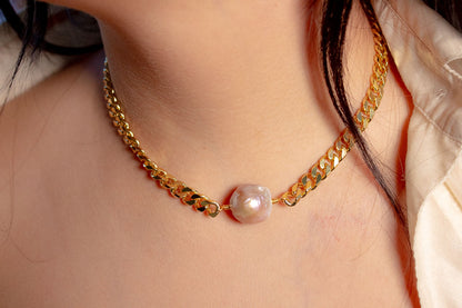 Vera. Collar de perla barroca