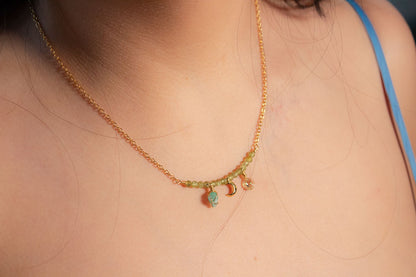 Alba. Collar con peridoto, esmeralda y luna