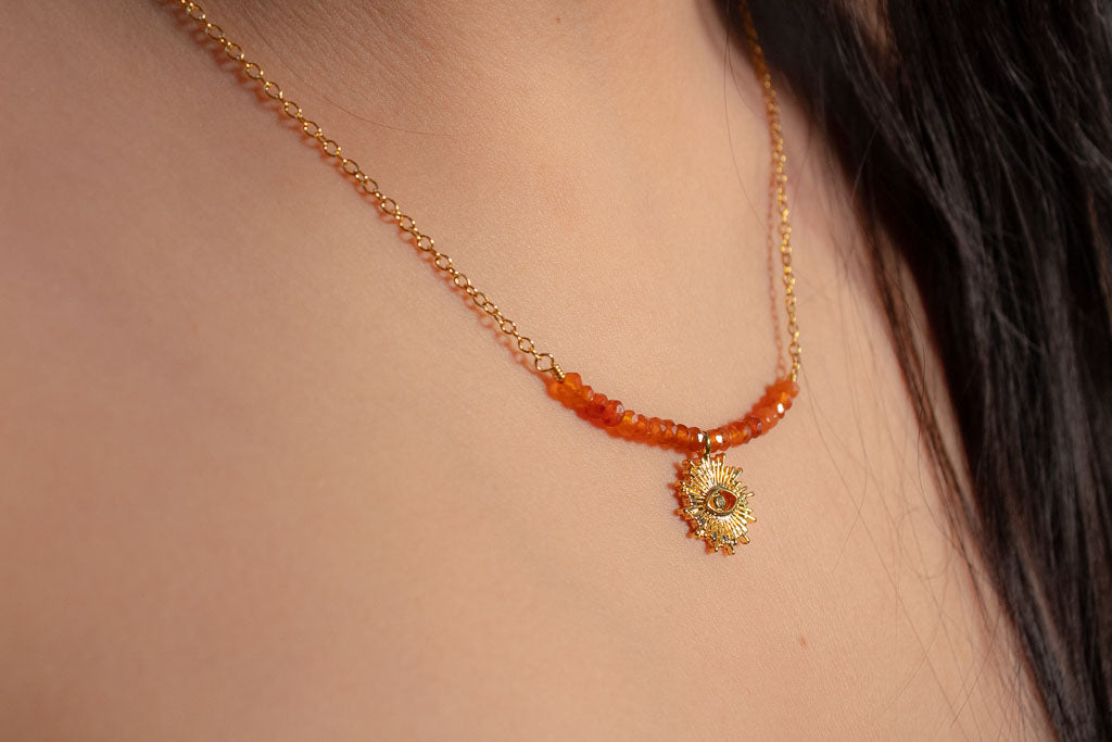 Resguardo. Collar con ágata cornalina y ojo malvado