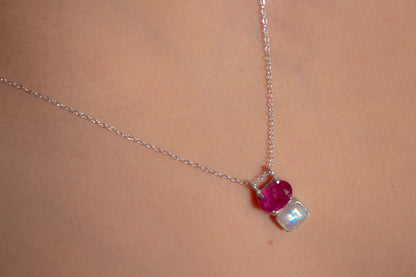 Selva. Collar de plata .925 con rubí y piedra luna