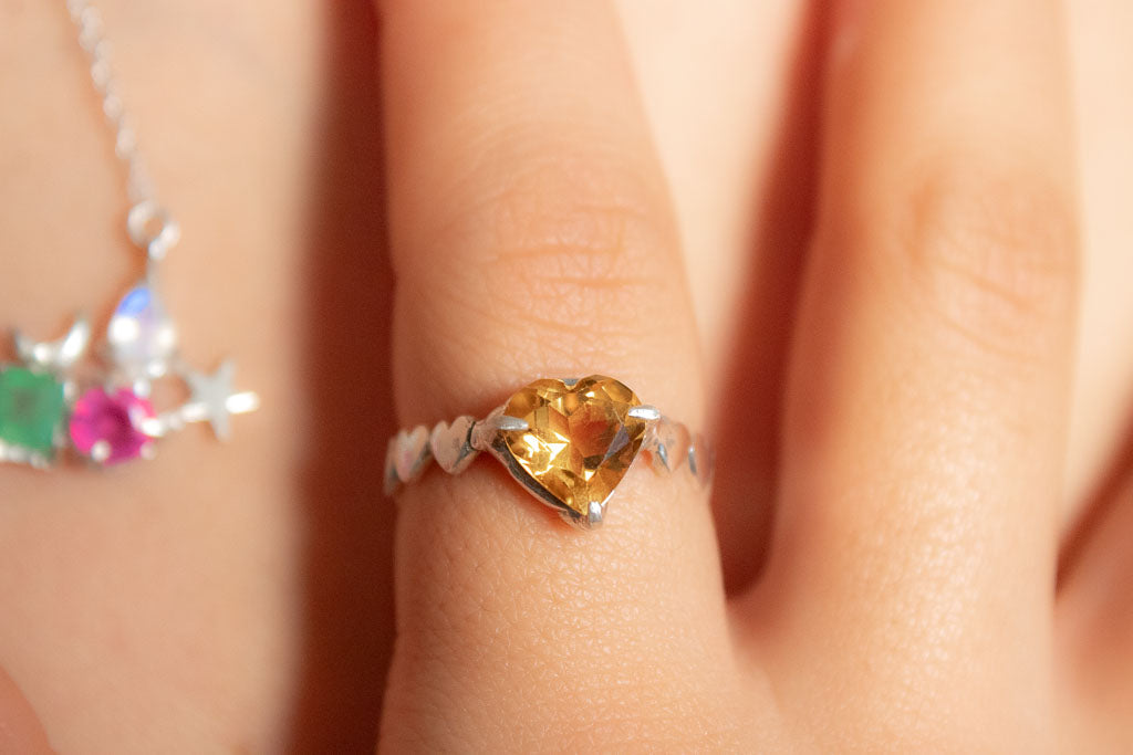 Ximena. Anillo con corazón de citrino