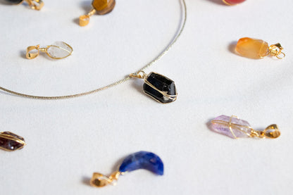 Aura. Collar de cordón con dije a elegir