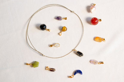 Aura. Collar de cordón con dije a elegir