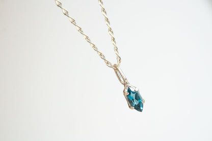 Arantza. Collar  de topacio marquis