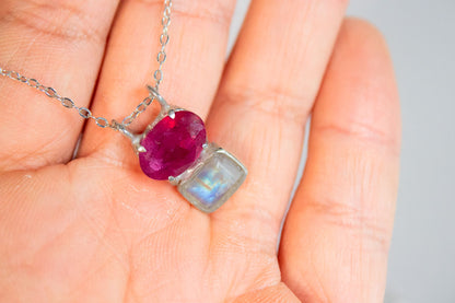 Selva. Collar de plata .925 con rubí y piedra luna