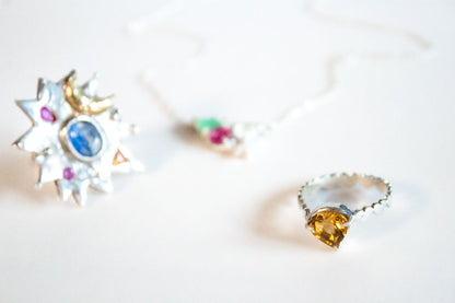 Ximena. Anillo con corazón de citrino