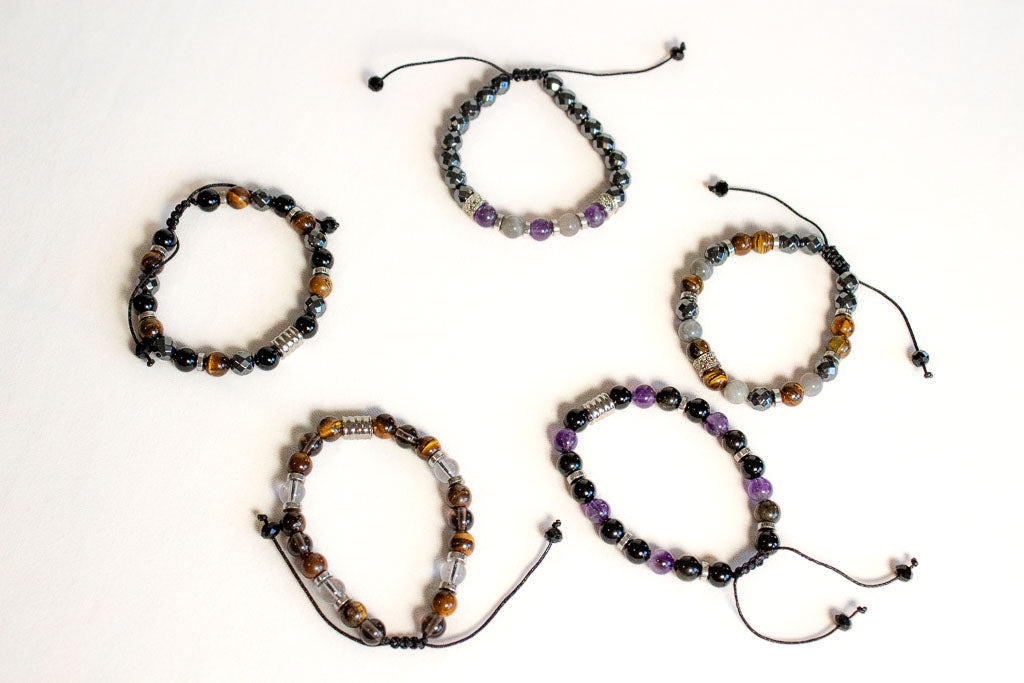Fuerza y Protección. Pulsera con turmalina negra, hematita y ojo de tigre.