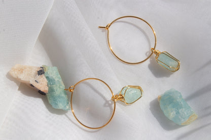 Derceto. Arracadas minimalistas con aguamarina