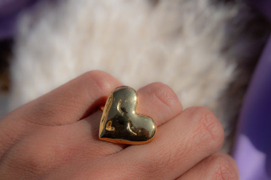 Cuore. heart shaped ring