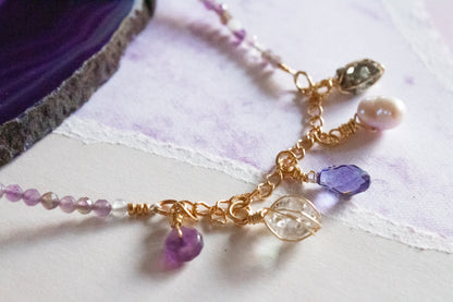 Atardecer. Collar con Amatista, herkimer, perla, pirita y swarovski.