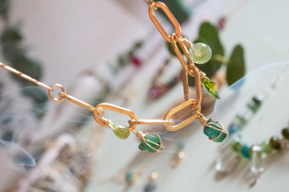 Tierra. Collar con jade, turmalina, esmeralda, calcopirita