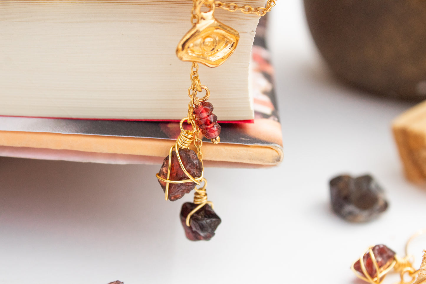 Omaira. Necklace with garnets 