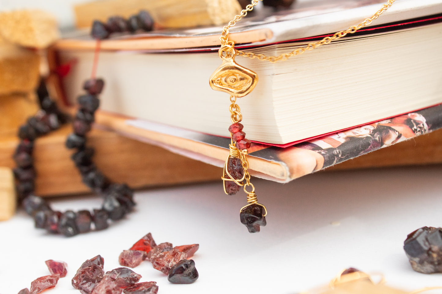 Omaira. Necklace with garnets 