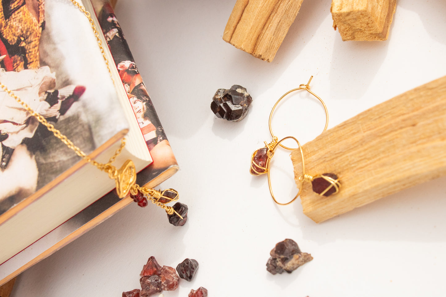 Etzeme. Minimalist hoop earrings with garnet