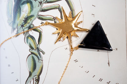 Murmullo. Collar con dije de sol y obsidiana