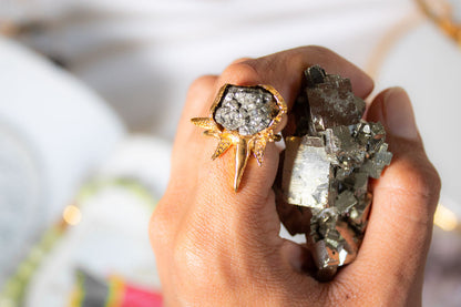 Lucerna. Anillo de sol con pirita