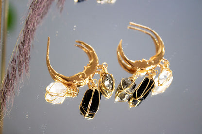 Presagio. Aretes de luna con pirita, turmalina negra y herkimer