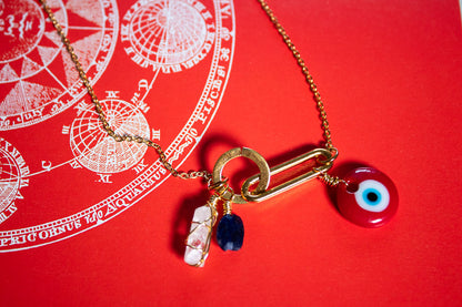 Claridad. Collar con danburita. sodalita y ojo rojo de murano