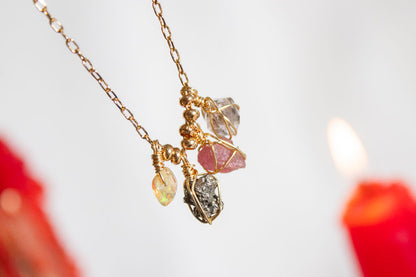 Manantial. Collar con herkimer, turmalina rosa, pirita y ópalo
