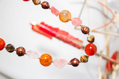 Encanto. Collar de cornalina, perla, cuarzo fresa y ojo de tigre