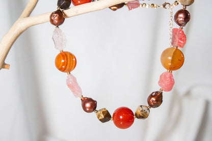 Encanto. Collar de cornalina, perla, cuarzo fresa y ojo de tigre