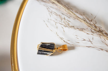 Dije de Turmalina negra