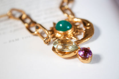 Alquimia. Collar sol y luna con calcedonia, prasiolita y amatista