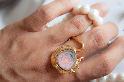 Raíz. Anillo con rodocrosita